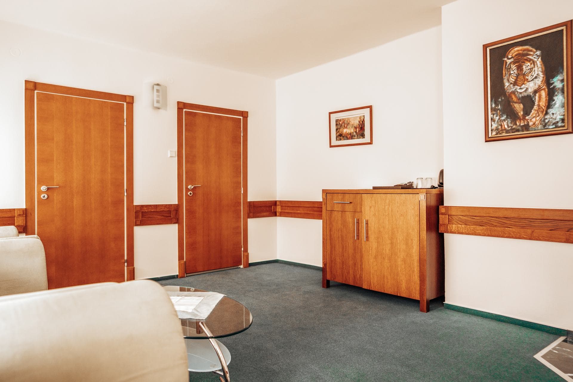 Apartmán s komodou a sedením