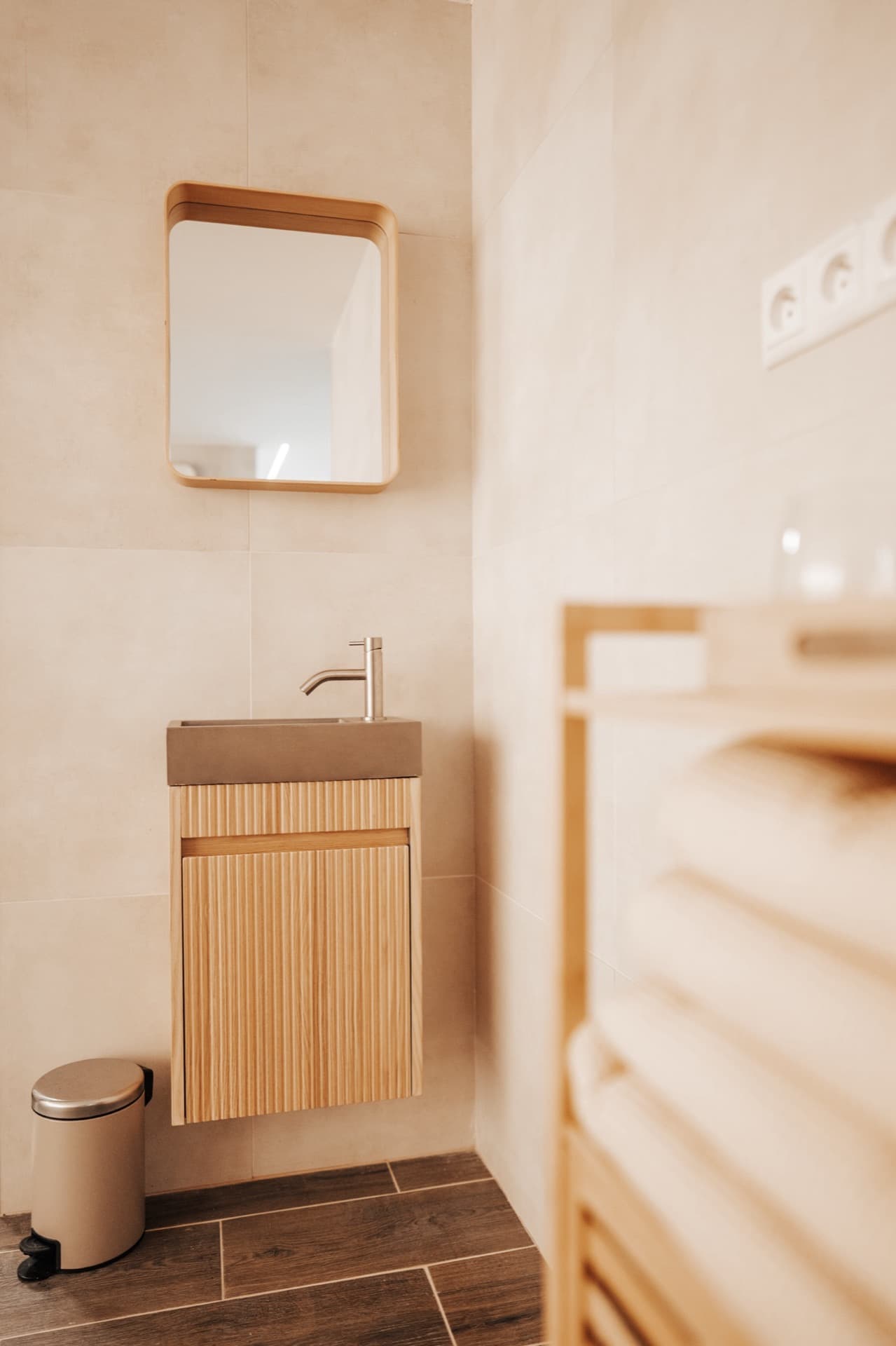 Umývadlo a uteráky vo wellness
