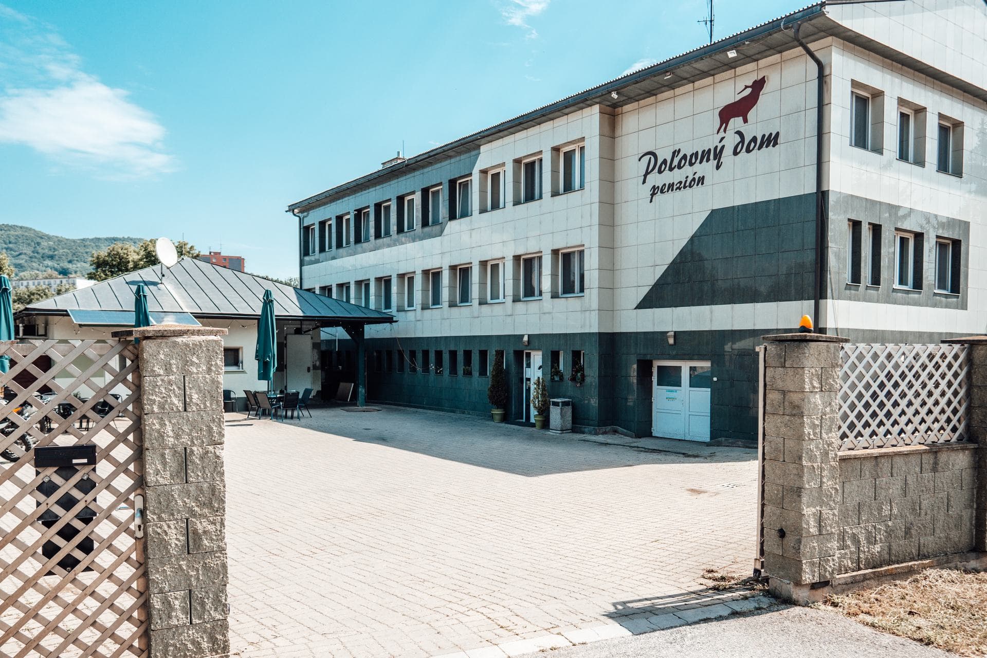 Nádvorie penziónu Poľovný dom