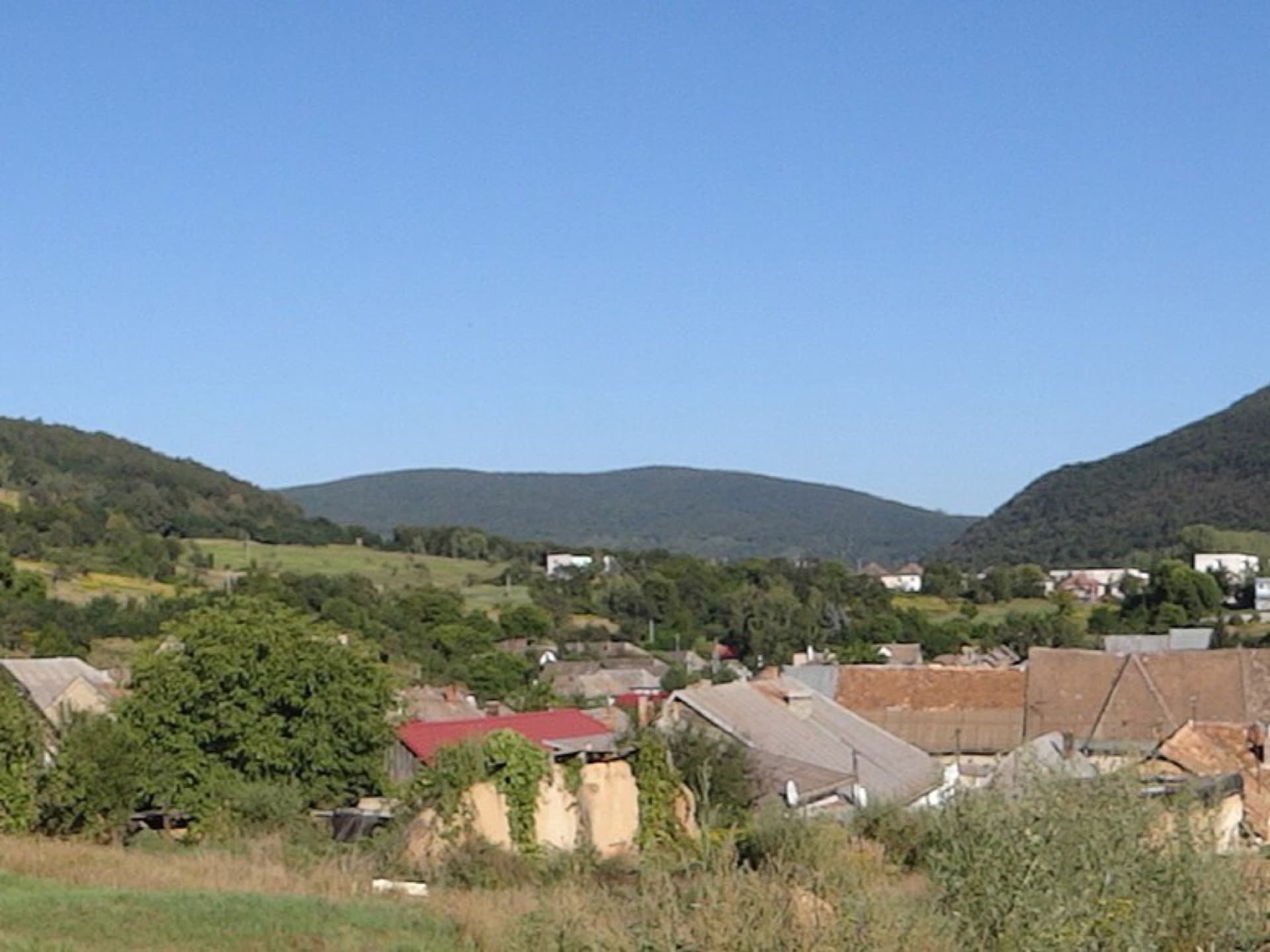 Pohľad na Jelšavu a okolité kopce